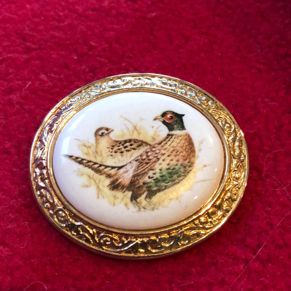 Avon Jewelry - Vintage Avon 1982 Birds of Nature Pheasant brooch/pin/ pendant
